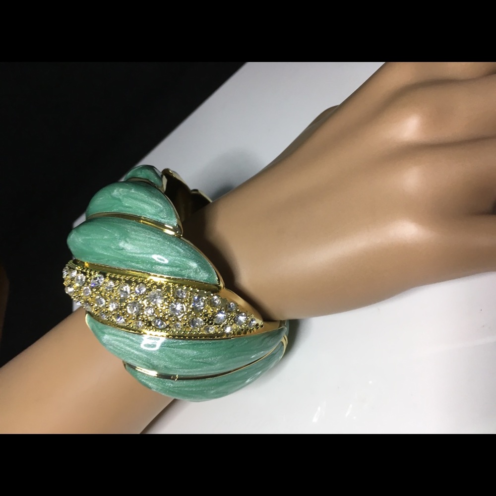Jewelry - Picture 4 of 7
